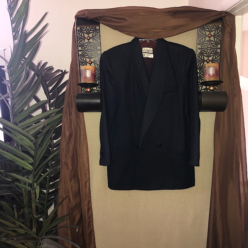 Nice work blazer! Price negotiable!!😊